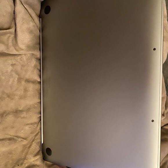 Apple MacBook Pro “core 5i” 2.0 13’ Touch Bar !